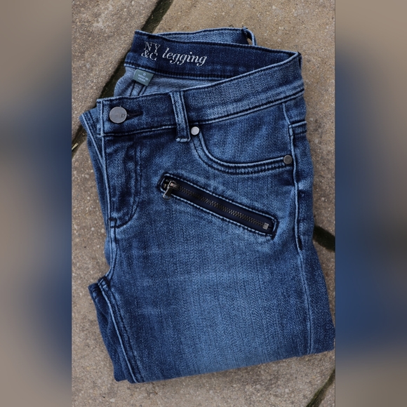 NY&CO Women's Light Wash Jean Jeggings Size 0 - Picture 4 of 5
